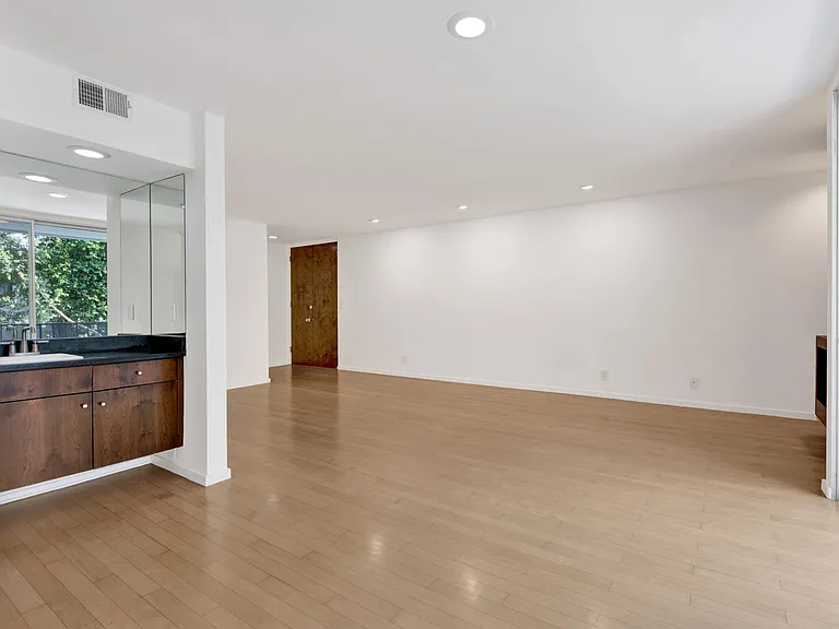 1147 N Clark St #206 — Photo 8