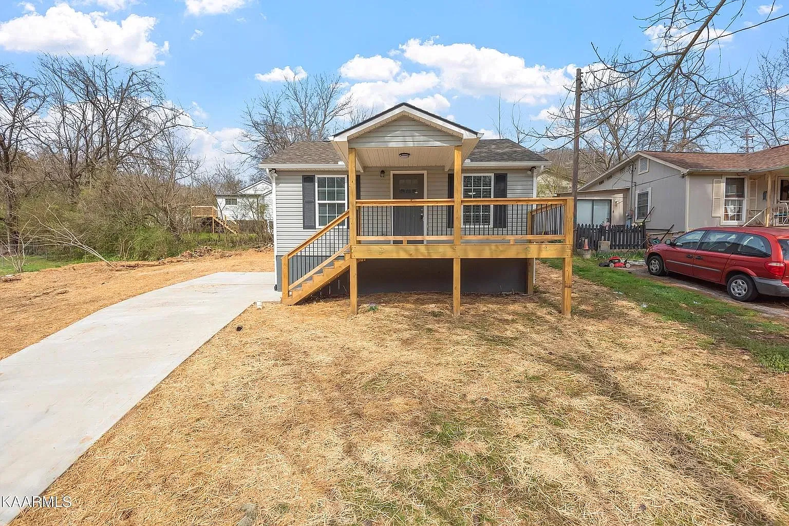 2715 Addison Dr — Photo 1