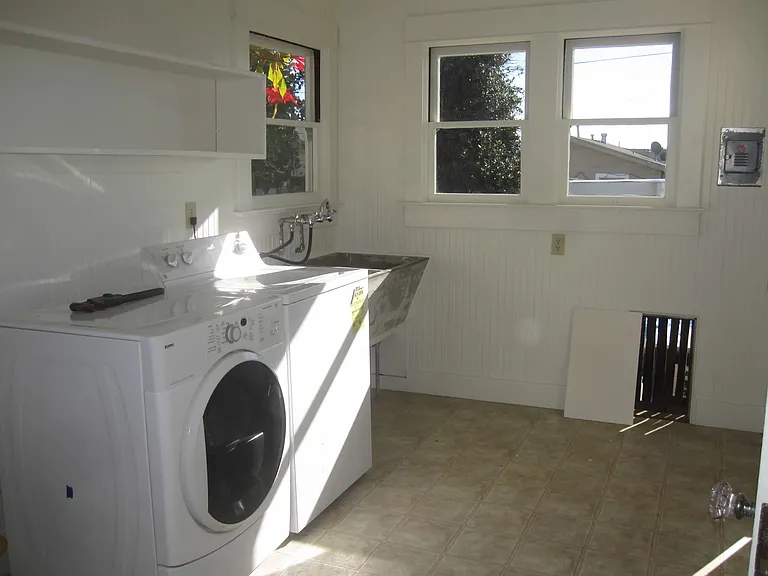 14 E High St — Photo 21