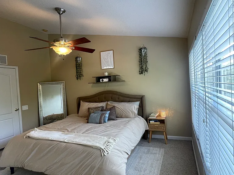 1042 Vista Cay Ct — Photo 10