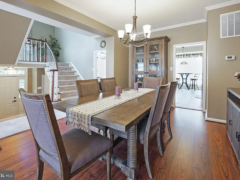 6624 Thurlton Dr — Photo 8