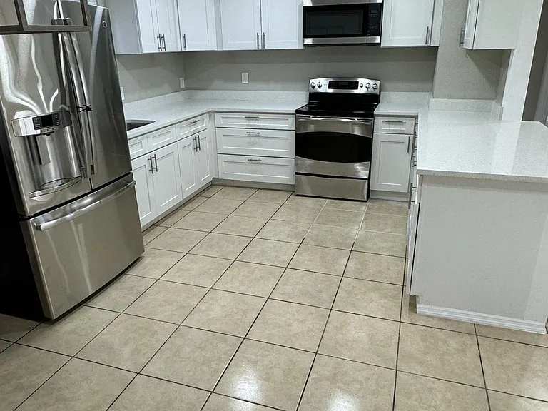 3120 E Columbus Dr — Photo 3