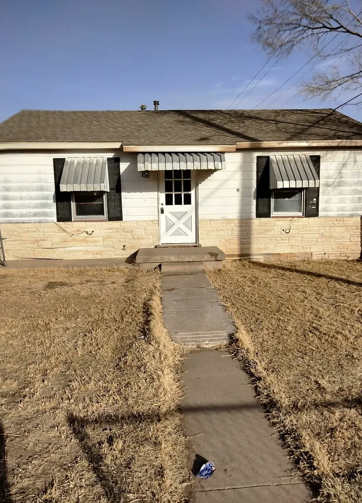 1019 S Ricks — Photo 1