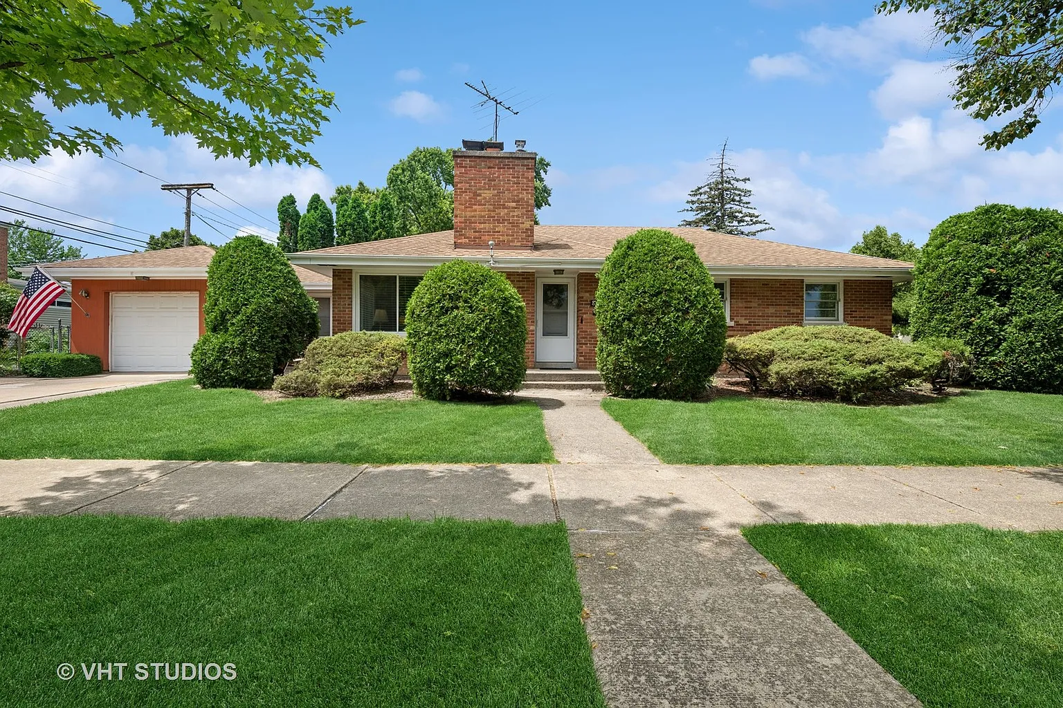 812 Webster Ln photo 1