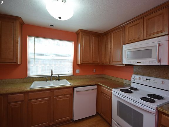 5th image of 145 SE 39th Ave
