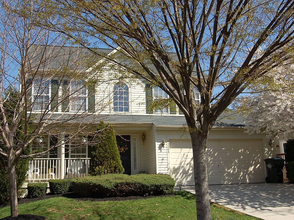 COLONIAL WITH FRONT PORCH