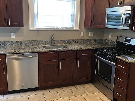 4th image of 3328 Meadowbrook Blvd