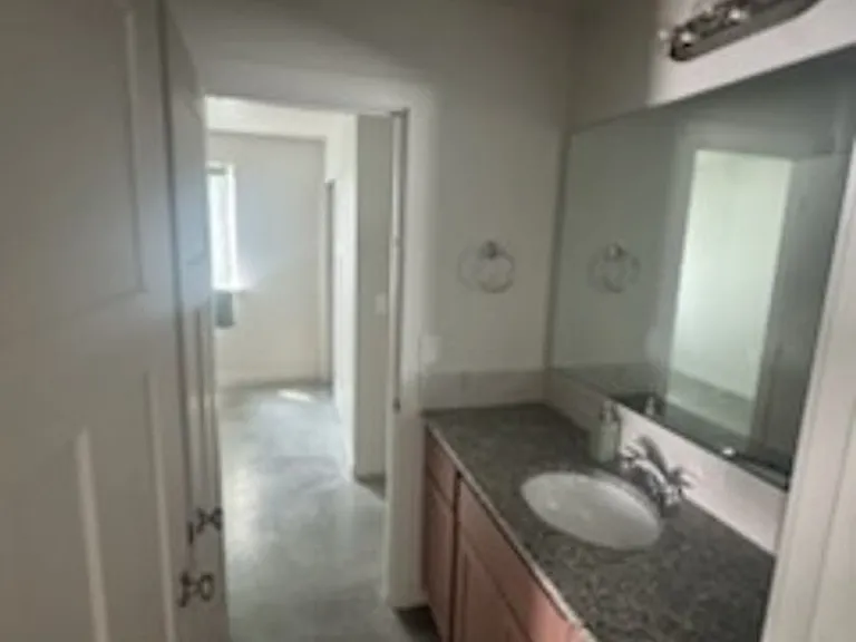 805 Tinley St — Photo 12