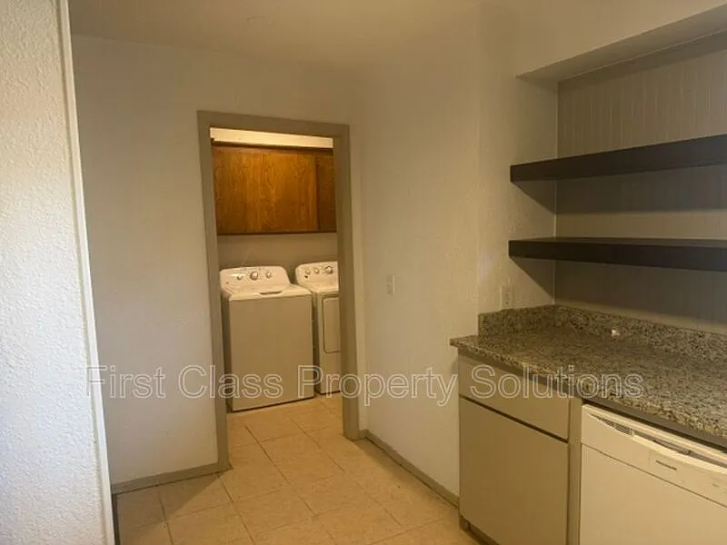 2 bed, 2.5 bath, 1595 sqft, $1,595 — Photo 3