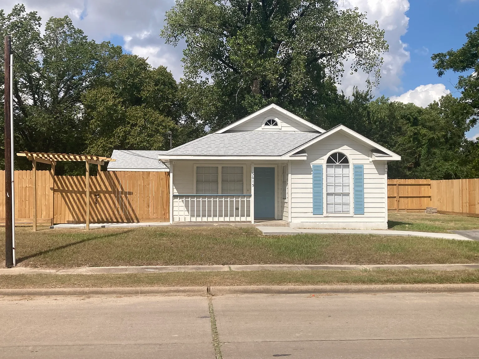 3 bed, 1128 sqft, $1,750 — Photo 2
