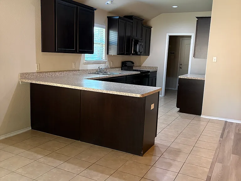 814 Bens Dr — Photo 6