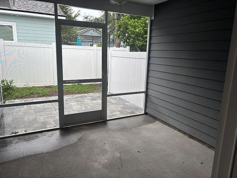 1303 Hickory St — Photo 5