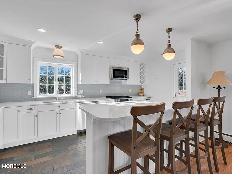 723 Pitney Dr — Photo 9