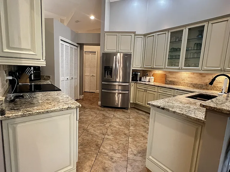 9421 Old Hickory Cir — Photo 2