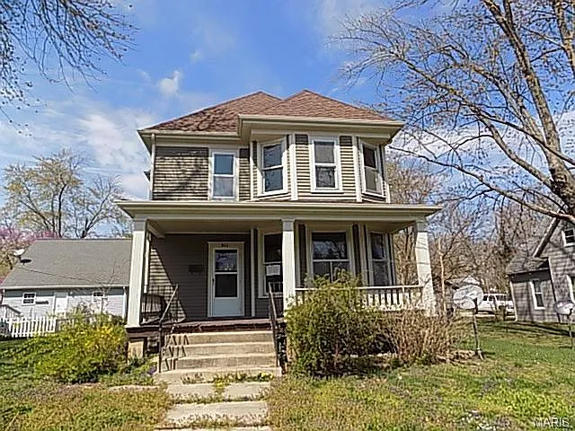 511 E College Ave photo 1