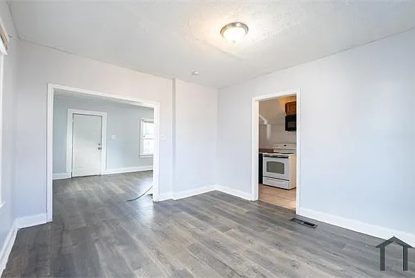 359 Clarendon Ave — Photo 42