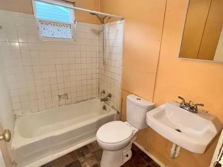 1235 Franklin Ave — Photo 4