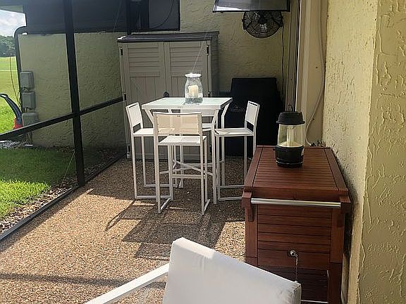 5th image of 16241 Laurel Dr