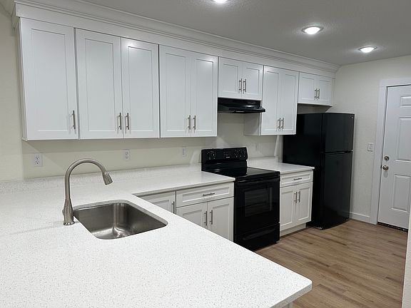 3rd image of 20 E Reed Rd #20