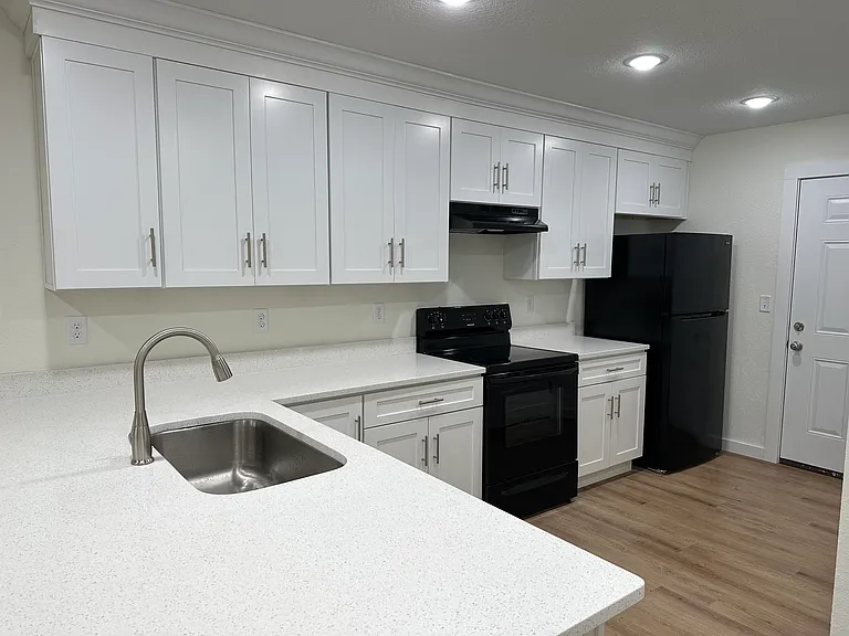 20 E Reed Rd #20 — Photo 3