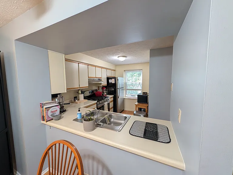 136 Saxonwald Ln — Photo 3