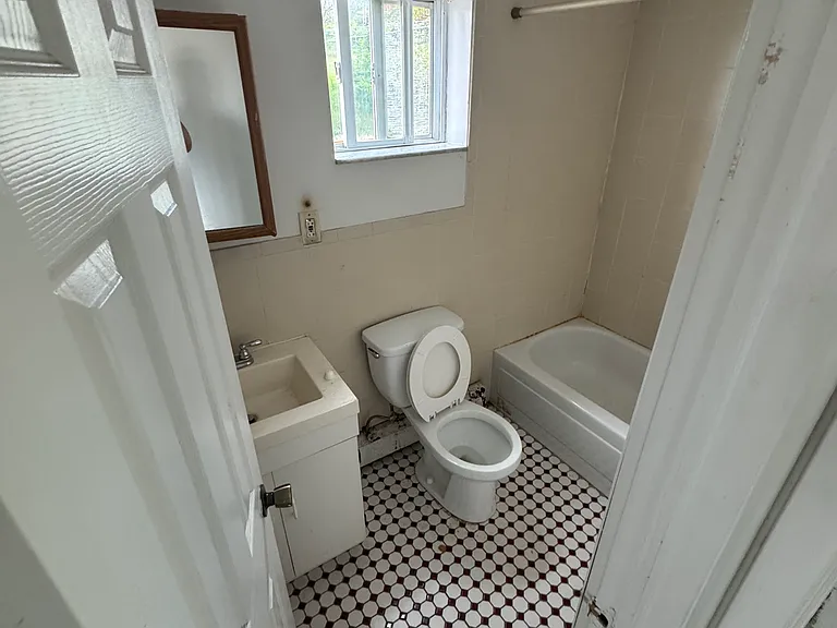 21 Pine St #1-L — Photo 3