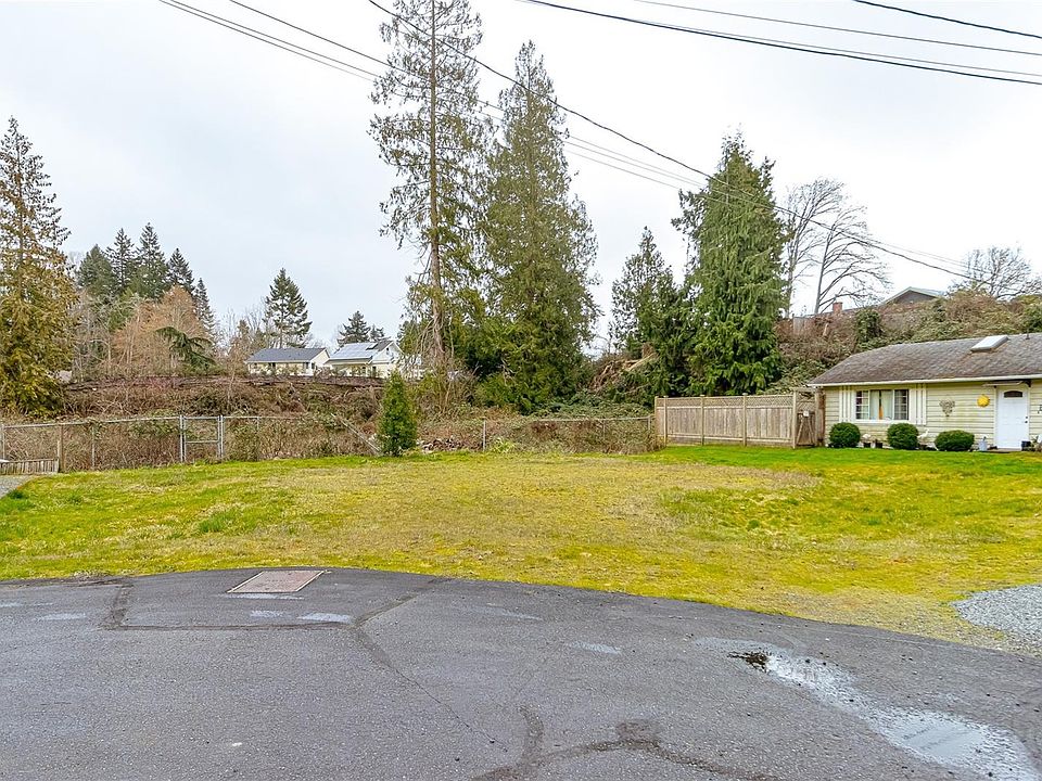 1st image of 493 Pioneer Cres #24