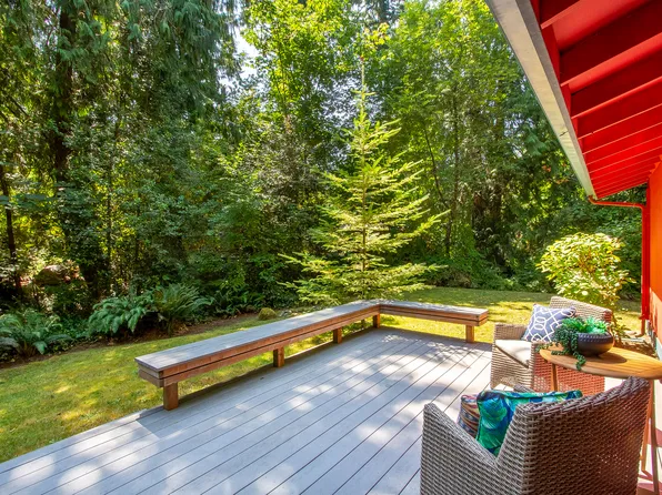 8705 Potlatch Ave NE, Bainbridge Island, WA 98110