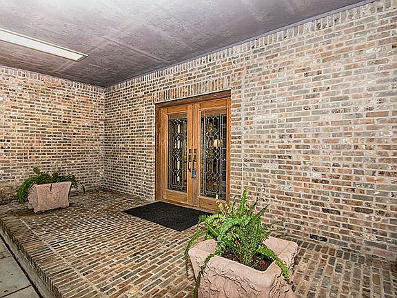 4th image of 2402 Creekridge Dr