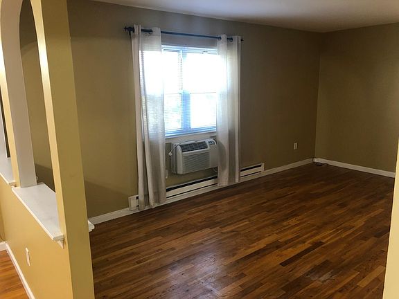 3rd image of 1639 154th St Floor 1