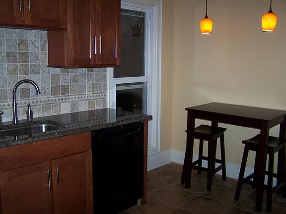 5th image of 121 Brunswick St