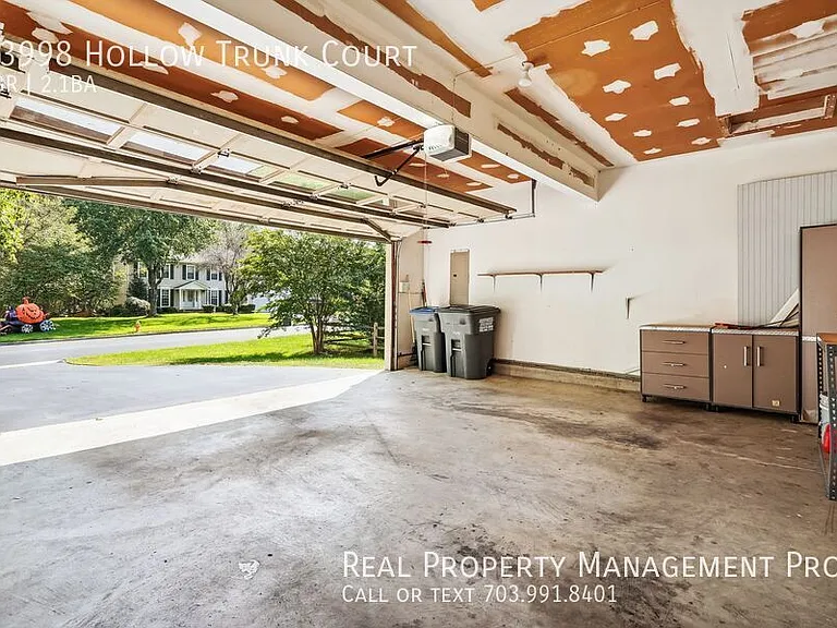 13998 Hollow Trunk Ct — Photo 29
