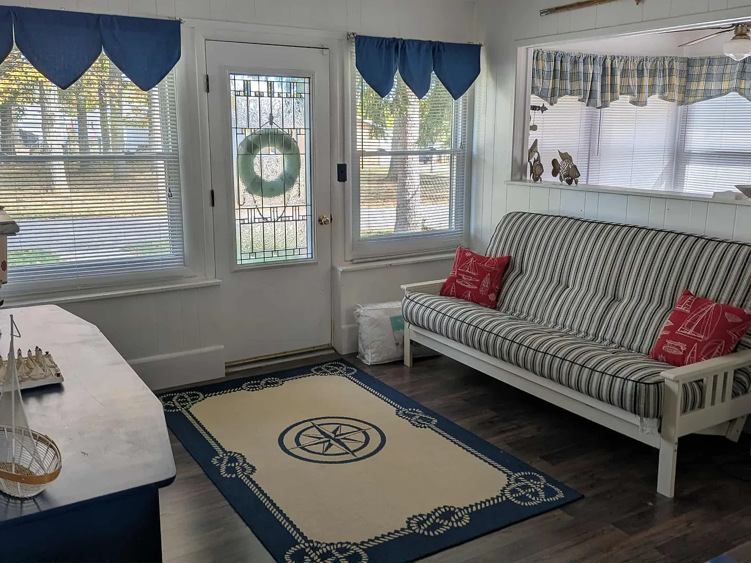 2 bed, 900 sqft, $1,600 — Photo 2