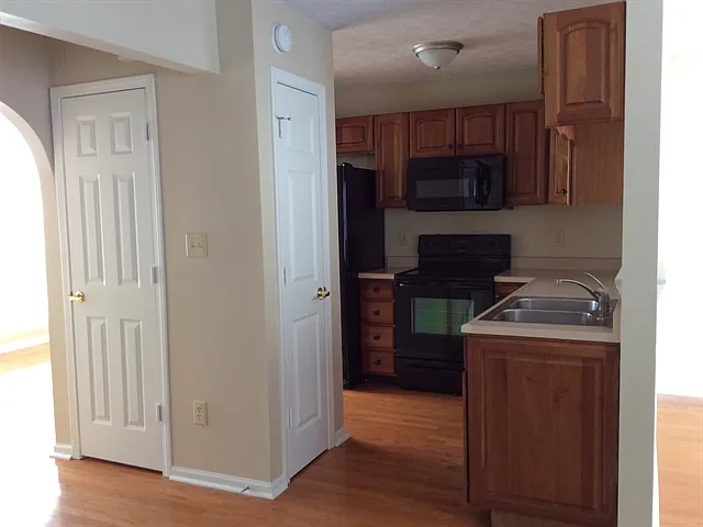 6685 Wimbledon Dr — Photo 4