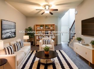 512 N Foxridge Dr, Raymore, MO 64083