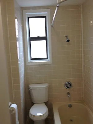 Rented by Metroline Realty | media 38