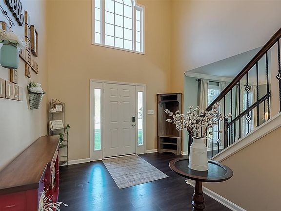 3rd image of 429 Cypress Pl