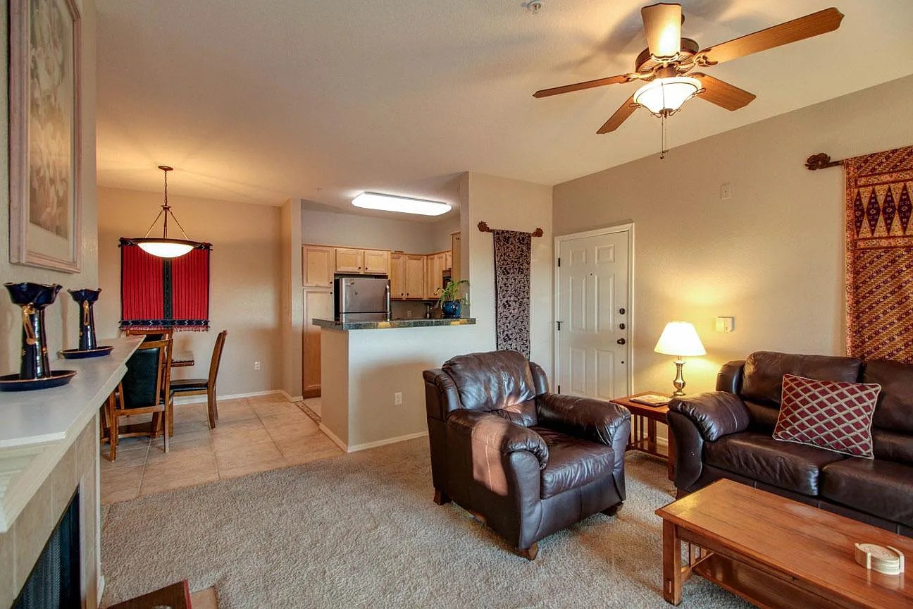 2 bed, 929 sqft, $1,695 — Photo 2
