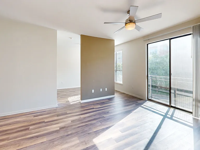 Residences at the Domain — Photo 88