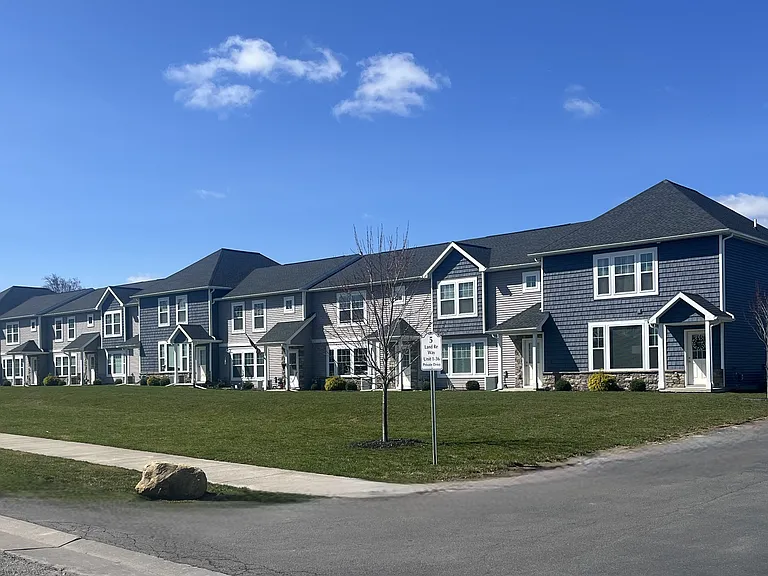 Parkview Apartments & Townhomes — Photo 8