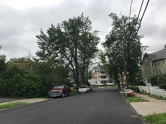 4th image of 28 Norden St