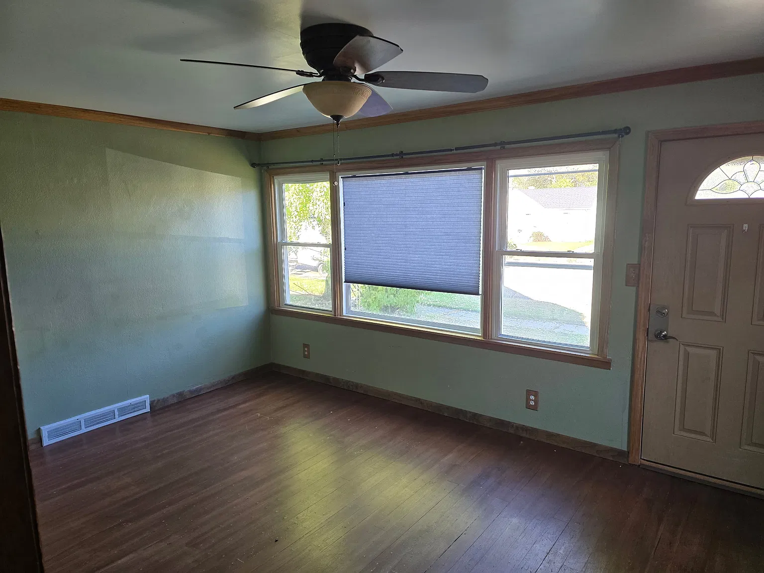 5 bed, 6969 sqft, $1,300 — Photo 3