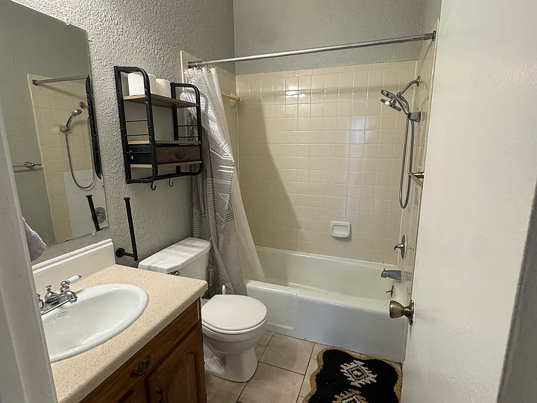203 E 31st St #204 — Photo 25