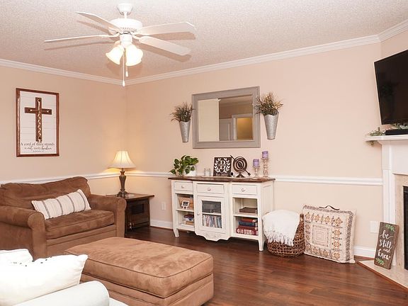 2nd image of 100 Chandler Dr APT B