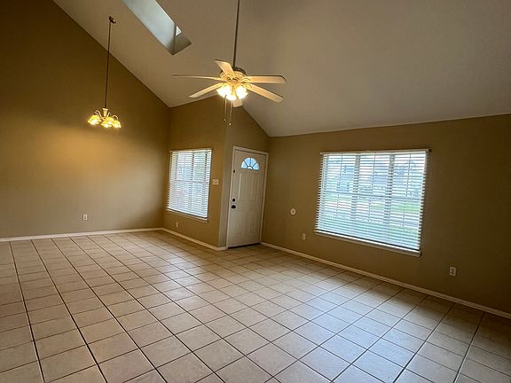 5th image of 2366 Trafalgar Dr