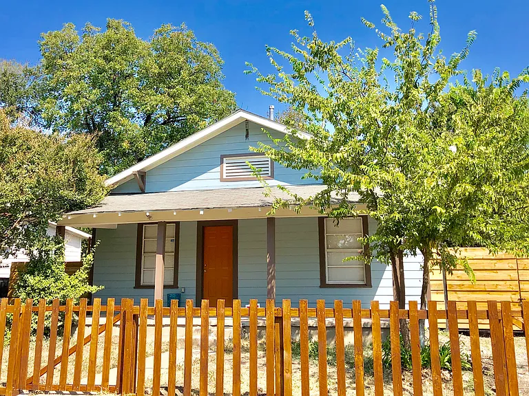 1819 Morris St — Photo 1