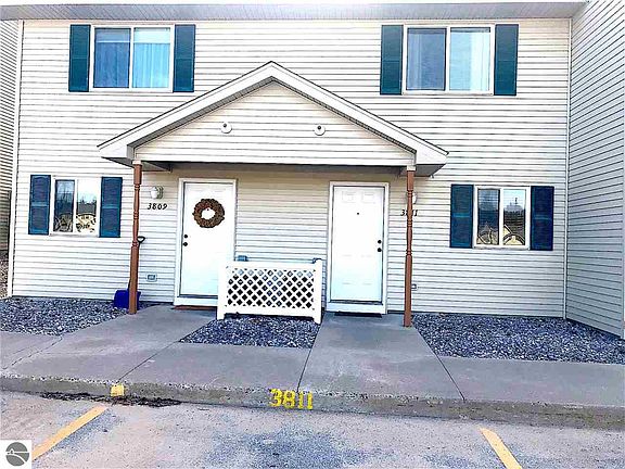 4th image of 3811 Vale Dr