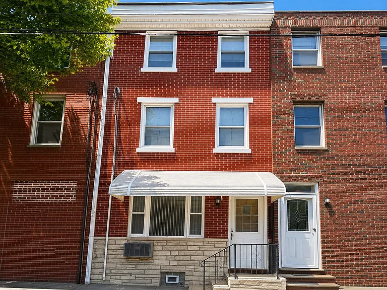2520 Edgemont St — Photo 1