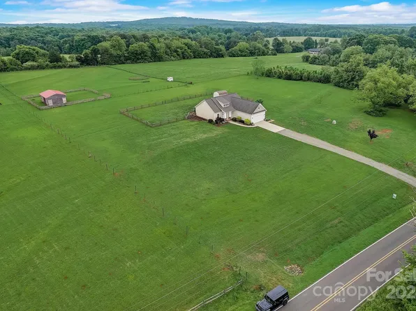 1622 Dameron Rd, Bessemer City, NC 28016
