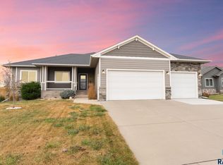 2509 S Silverthorne Ave, Sioux Falls, SD 57110